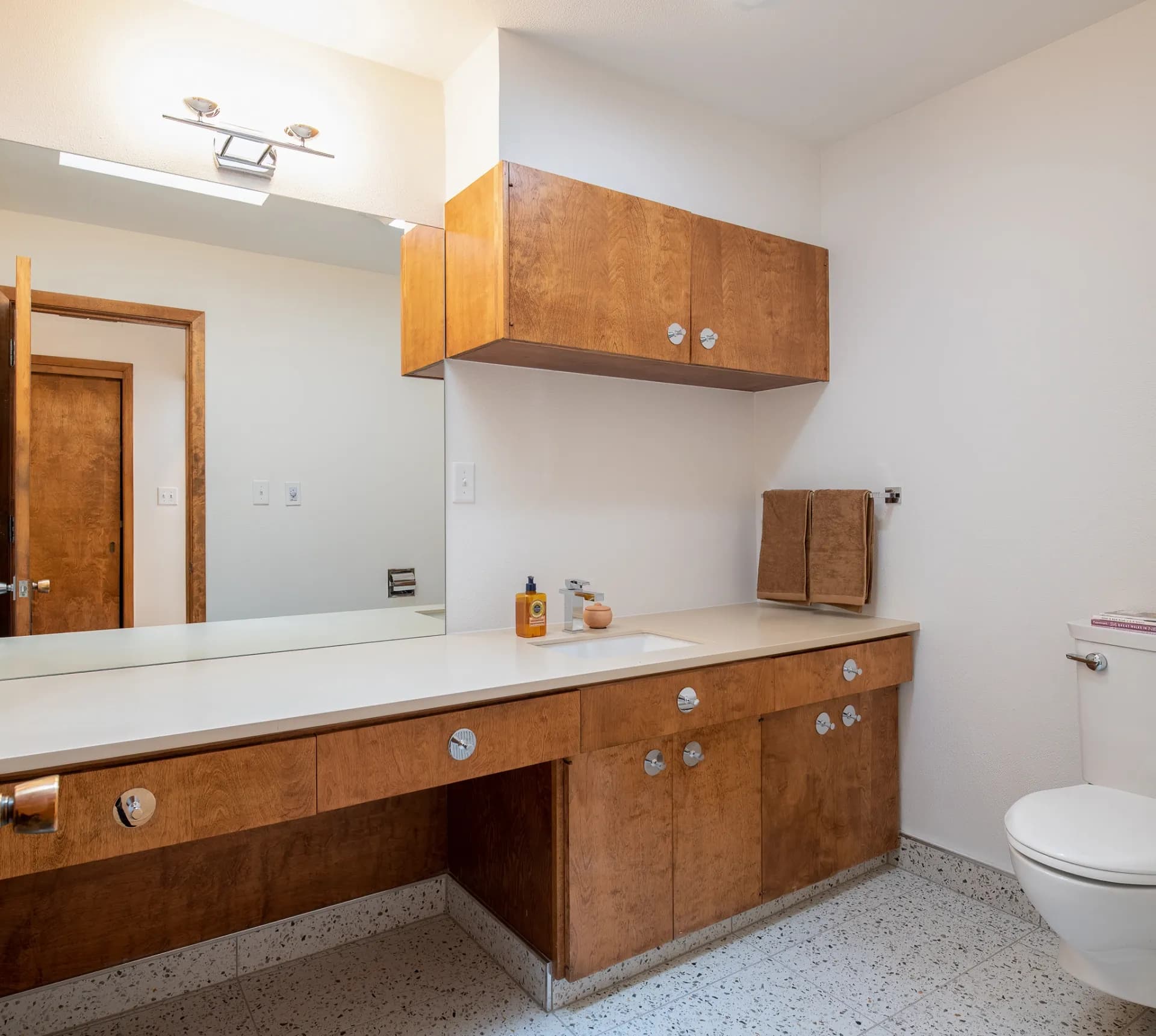 Previous kitchen before remodel