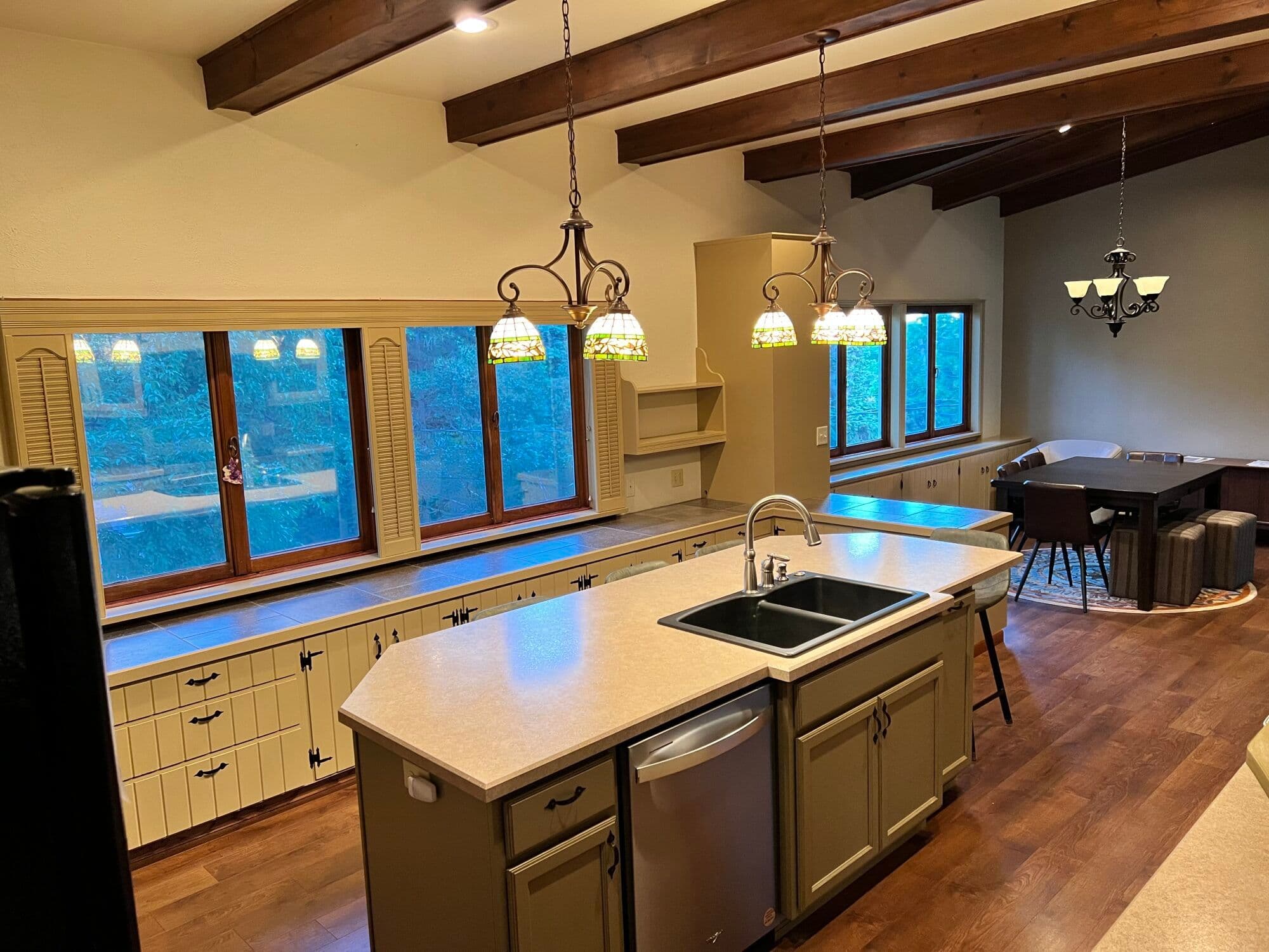 Previous kitchen before remodel
