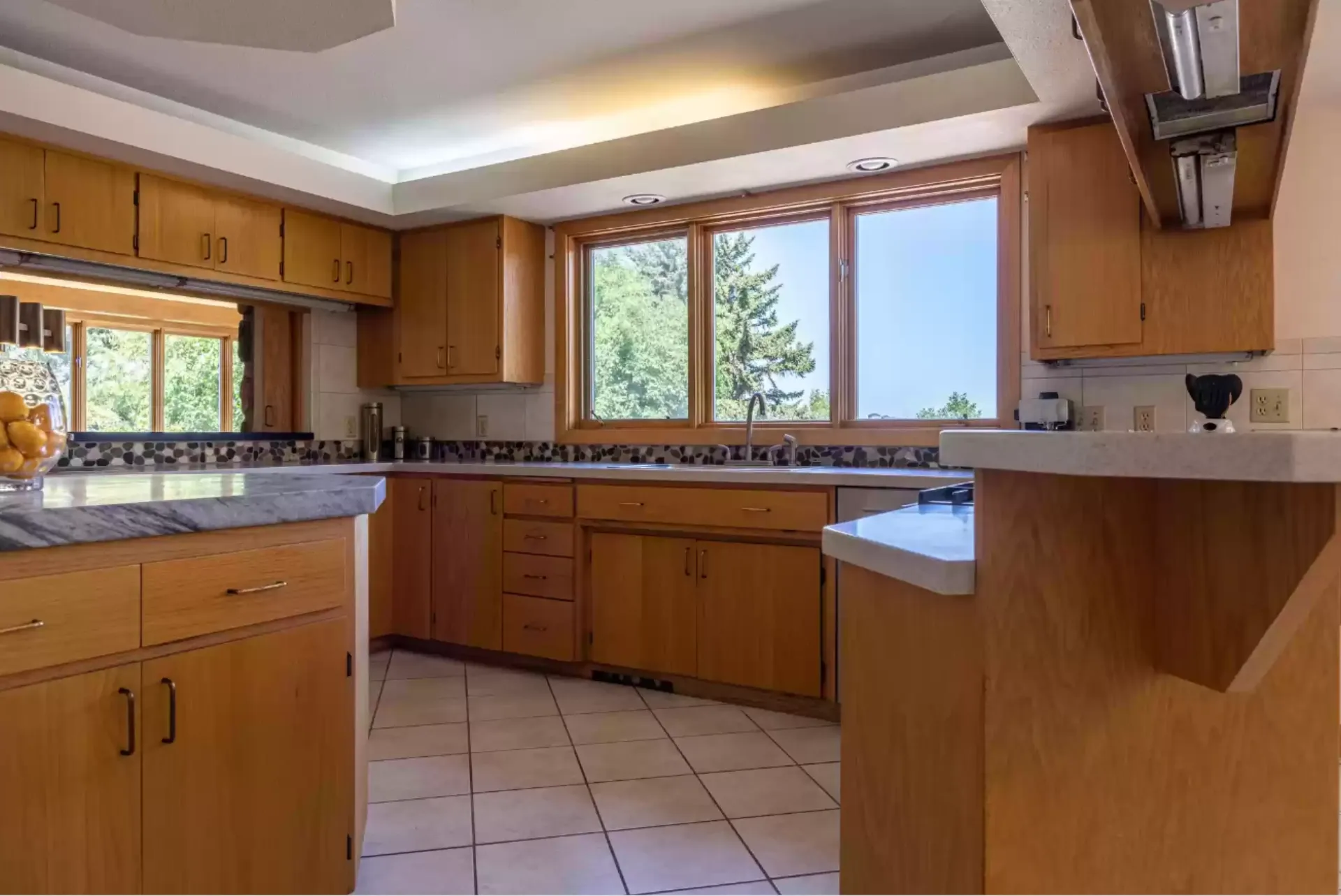Previous kitchen before remodel
